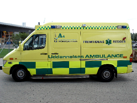 A-4-UDDANNELSAMBULANCE-05.jpg